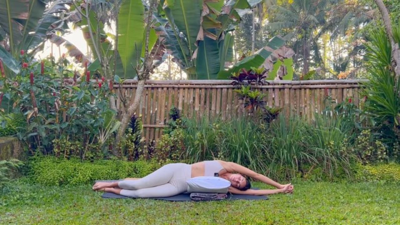 Zuna Yoga online class Zuna Nourish 2 - create space through breath